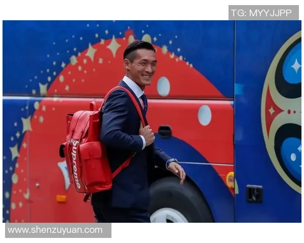 巴西足球明星华丽转身穿西装展现绅士风范与球场魅力