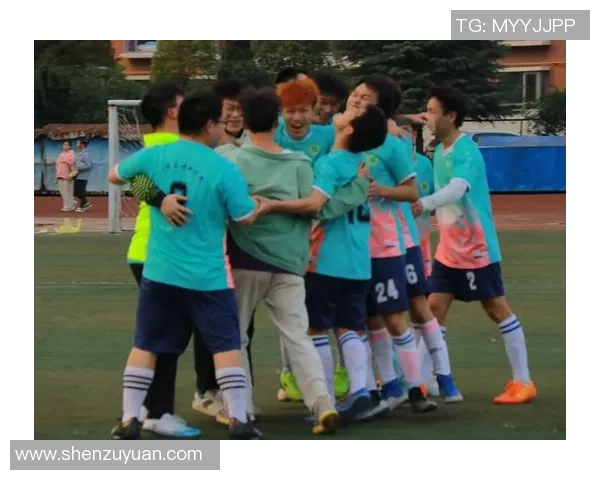 足球明星进球后激情舞动展现个人风采与团队荣耀的完美结合 足球明星进球后激情舞动展现个人风采与团队荣耀的完美结合